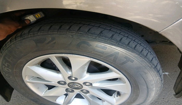 2017 Toyota Innova Crysta 2.4 ZX 7 STR, Diesel, Manual, 1,41,213 km, tyre