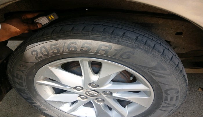 2017 Toyota Innova Crysta 2.4 ZX 7 STR, Diesel, Manual, 1,41,213 km, tyre