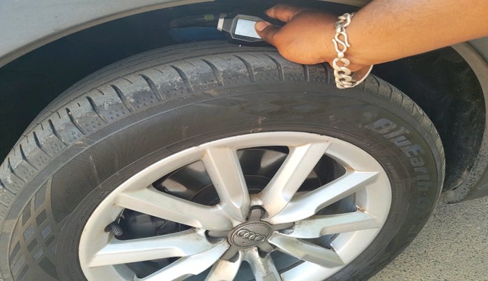 2014 Audi Q3 2.0 TDI, Diesel, Automatic, 1,60,341 km, tyre