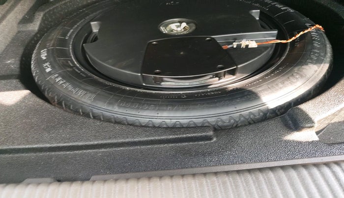 2014 Audi Q3 2.0 TDI, Diesel, Automatic, 1,60,341 km, tyre