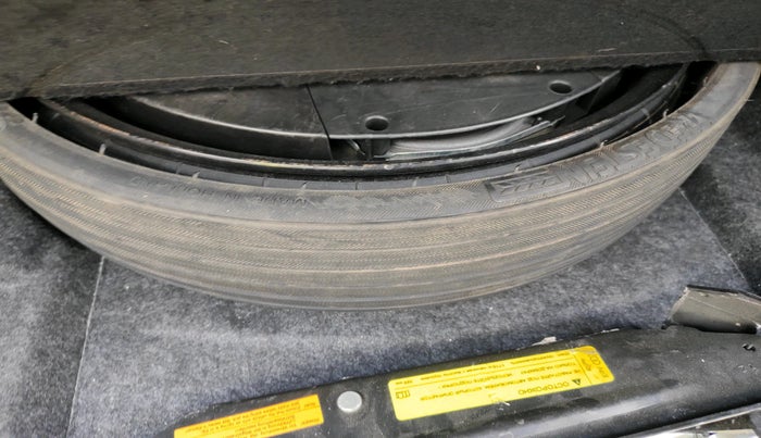 2012 Audi Q5 2.0 TDI QUATTRO, Diesel, Automatic, 1,29,437 km, tyre