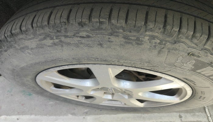 2012 Audi Q5 2.0 TDI QUATTRO, Diesel, Automatic, 1,29,437 km, tyre