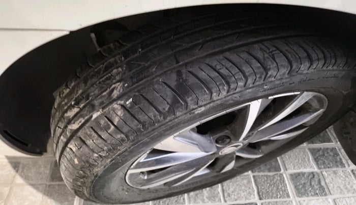 2022 Skoda SLAVIA STYLE 1.0L TSI MT, Petrol, Manual, 41,473 km, tyre