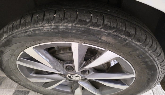 2022 Skoda SLAVIA STYLE 1.0L TSI MT, Petrol, Manual, 41,473 km, tyre