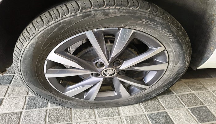 2022 Skoda SLAVIA STYLE 1.0L TSI MT, Petrol, Manual, 41,473 km, tyre