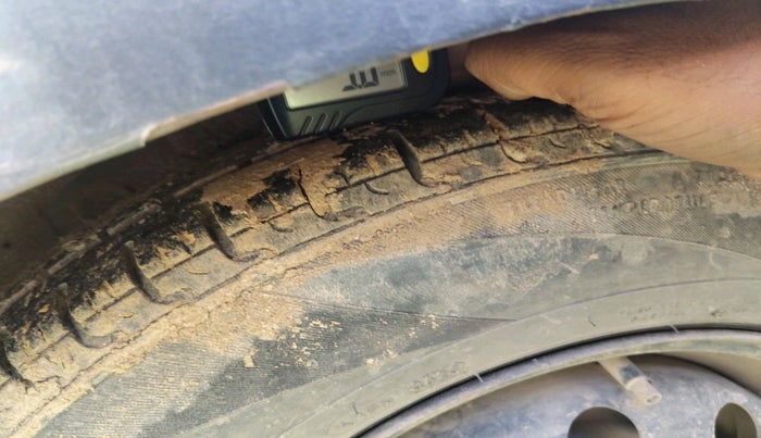 2012 Hyundai i10 MAGNA 1.2, CNG, Manual, 1,20,031 km, tyre