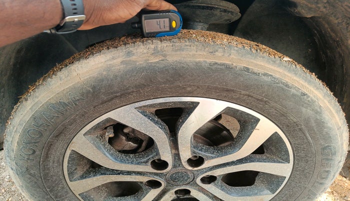 2014 Nissan Terrano XL D PLUS, Diesel, Manual, 1,11,627 km, tyre