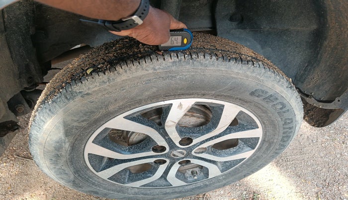 2014 Nissan Terrano XL D PLUS, Diesel, Manual, 1,11,627 km, tyre