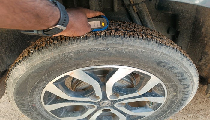 2014 Nissan Terrano XL D PLUS, Diesel, Manual, 1,11,627 km, tyre