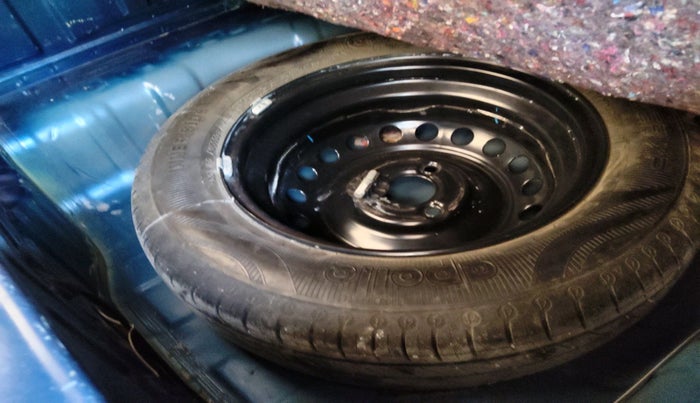 2020 Renault Kwid CLIMBER 1.0 AMT (O), Petrol, Automatic, 55,050 km, tyre