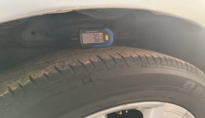 2014 Maruti Swift Dzire ZXI, Petrol, Manual, 1,55,532 km, tyre