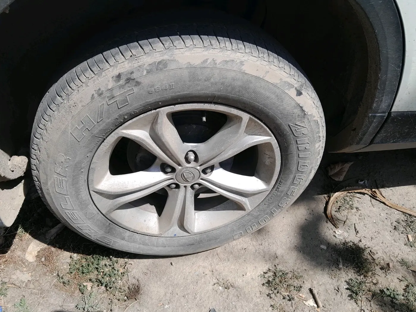 2019 Tata Harrier XZ 2.0L, Diesel, Manual, 1,20,500 km, tyre