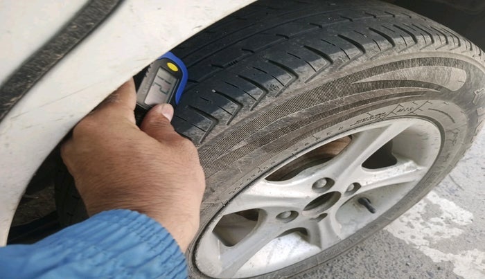 2016 Maruti Wagon R 1.0 LXI CNG, CNG, Manual, 1,39,342 km, tyre