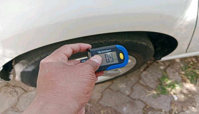 2010 Volkswagen Vento COMFORTLINE 1.6, Petrol, Manual, 87,929 km, tyre