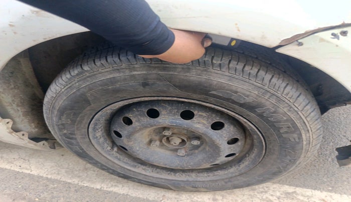 2015 Maruti Swift VDI, Diesel, Manual, 1,92,042 km, tyre