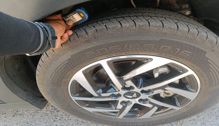 2025 Mahindra XUV 3XO AX5 1.2 L TCMPFi, Petrol, Manual, 8,407 km, tyre