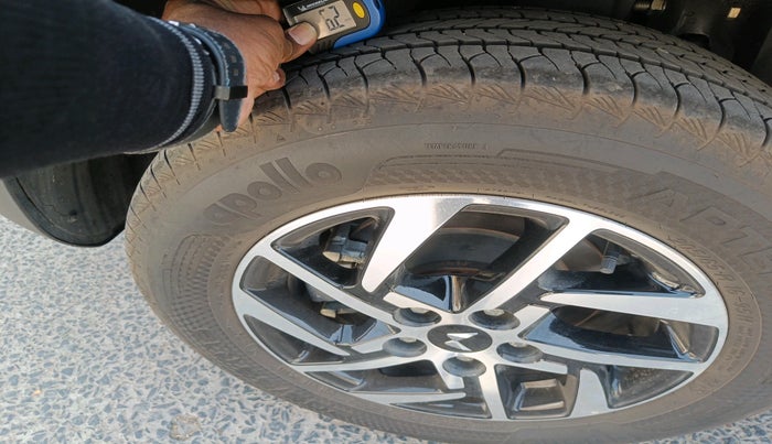 2025 Mahindra XUV 3XO AX5 1.2 L TCMPFi, Petrol, Manual, 8,407 km, tyre