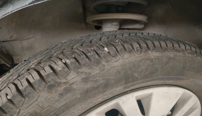 2011 Maruti Swift VXI, Petrol, Manual, 67,411 km, tyre