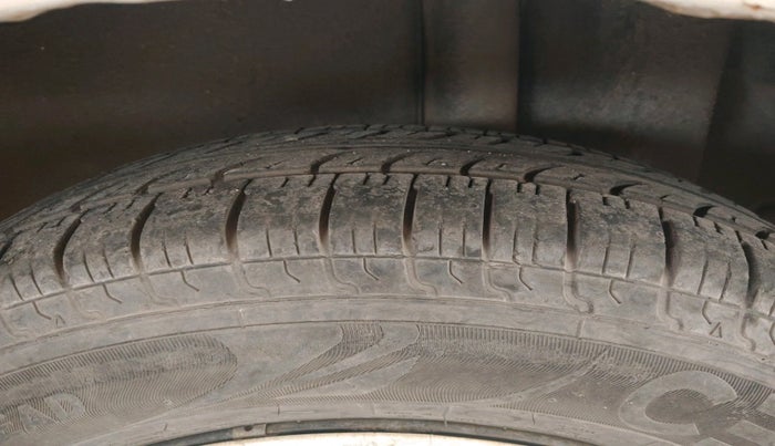 2011 Maruti Swift VXI, Petrol, Manual, 67,411 km, tyre