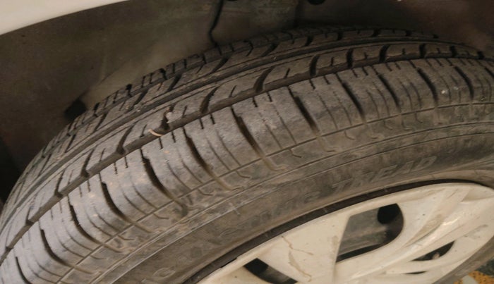 2011 Maruti Swift VXI, Petrol, Manual, 67,411 km, tyre