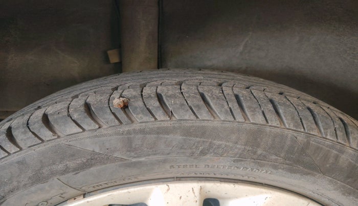 2011 Maruti Swift VXI, Petrol, Manual, 67,411 km, tyre