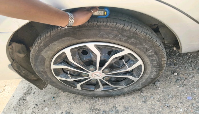 2013 Toyota Etios GD, Diesel, Manual, 2,07,624 km, tyre