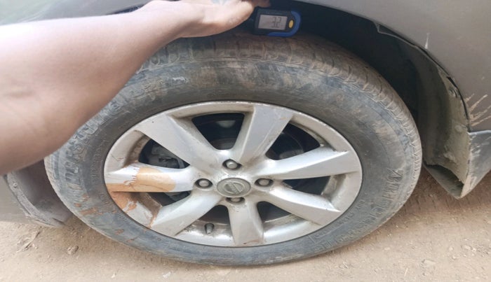 2012 Nissan Sunny XV PETROL, CNG, Manual, 71,780 km, tyre