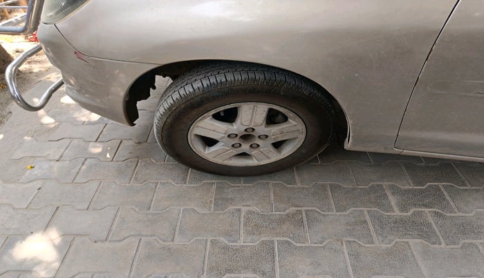 2007 Toyota Innova V 2.5 8 STR, Diesel, Manual, 2,72,923 km, tyre