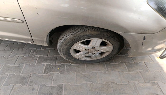 2007 Toyota Innova V 2.5 8 STR, Diesel, Manual, 2,72,923 km, tyre