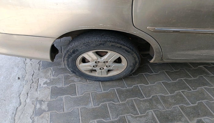 2007 Toyota Innova V 2.5 8 STR, Diesel, Manual, 2,72,923 km, tyre