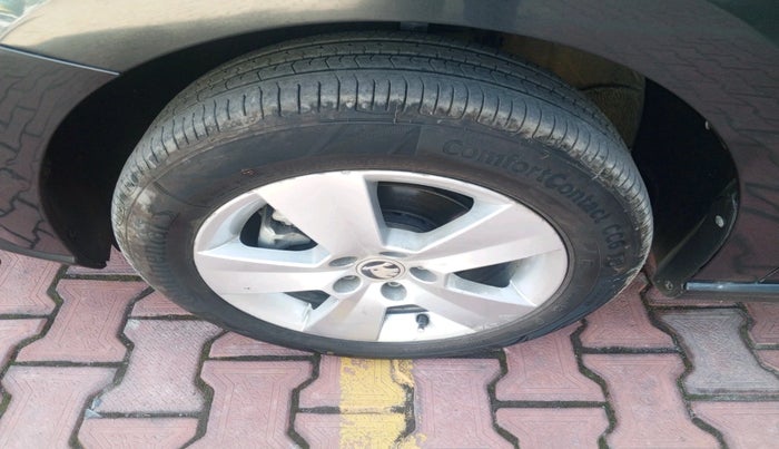 2020 Skoda Rapid 1.0 AMBITION TSI MT, Petrol, Manual, 14,994 km, tyre