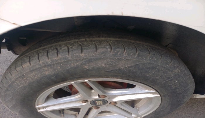 2016 Nissan Micra Active XL, CNG, Manual, 1,01,666 km, tyre