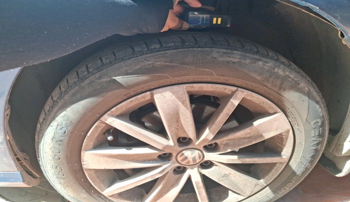 2017 Volkswagen Ameo HIGHLINE1.5L, Diesel, Manual, 1,70,068 km, tyre