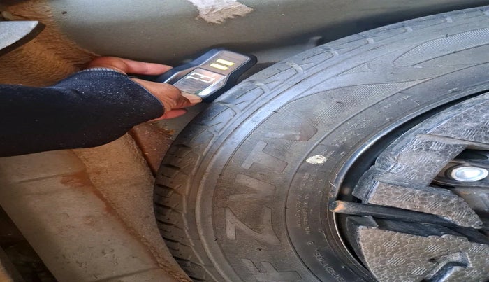 2017 Volkswagen Ameo HIGHLINE1.5L, Diesel, Manual, 1,70,068 km, tyre