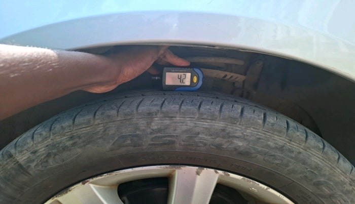 2013 Skoda Fabia ELEGANCE 1.2 MPI, Petrol, Manual, 1,19,057 km, tyre