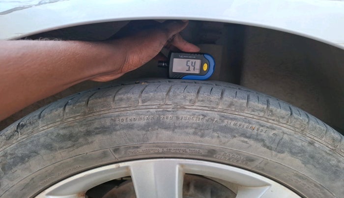 2013 Skoda Fabia ELEGANCE 1.2 MPI, Petrol, Manual, 1,19,057 km, tyre