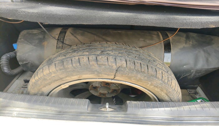 2014 Hyundai Elite i20 ASTA 1.2, CNG, Manual, 1,17,288 km, tyre