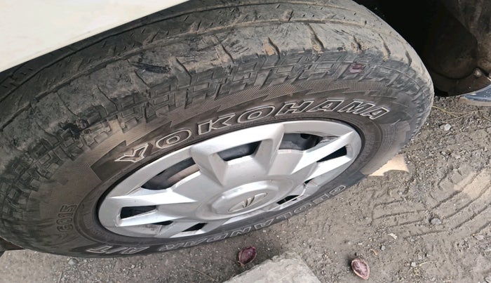 2016 Mahindra TUV300 T6, Diesel, Manual, 1,09,147 km, tyre