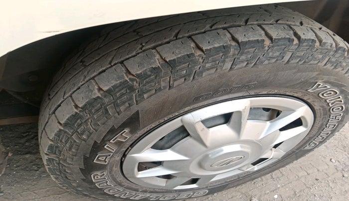 2016 Mahindra TUV300 T6, Diesel, Manual, 1,09,147 km, tyre