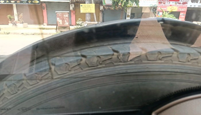 2016 Mahindra TUV300 T6, Diesel, Manual, 1,09,147 km, tyre