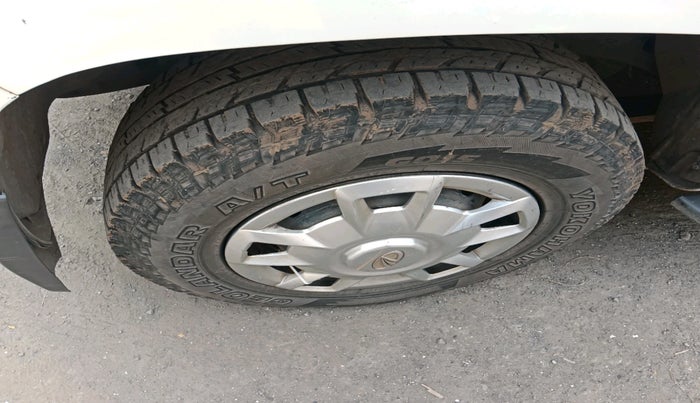 2016 Mahindra TUV300 T6, Diesel, Manual, 1,09,147 km, tyre