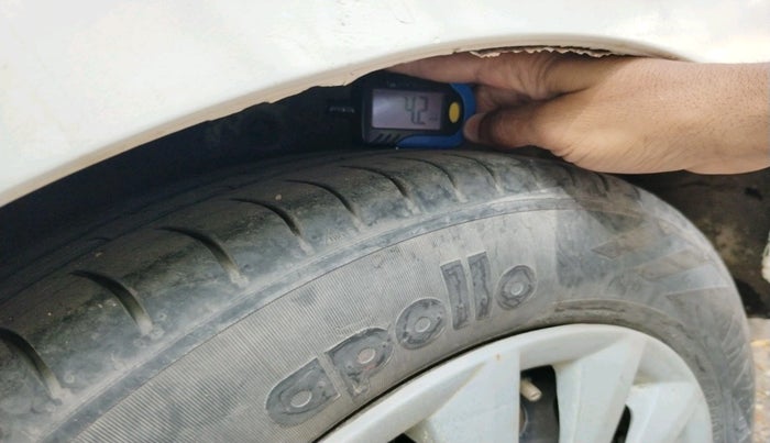 2016 Maruti Celerio VXI AMT, CNG, Automatic, 1,09,595 km, tyre