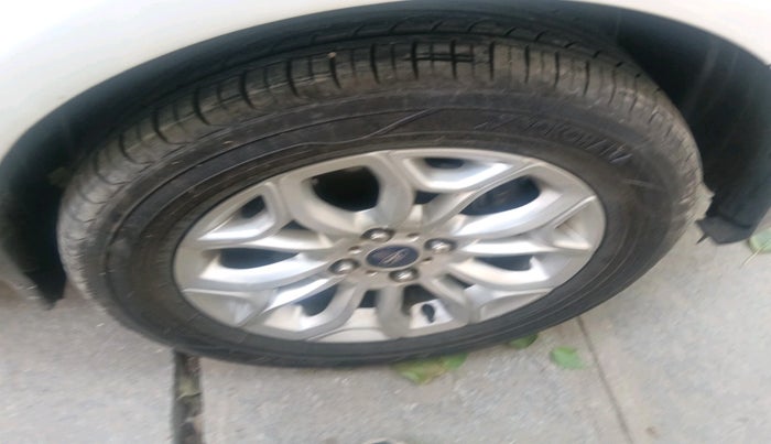 2013 Ford Ecosport TITANIUM 1.5L DIESEL, Diesel, Manual, 1,37,265 km, tyre