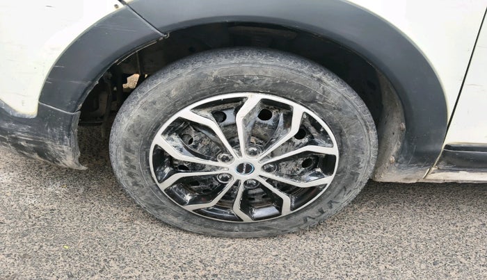 2015 Renault Lodgy 110 PS RXZ, Diesel, Manual, 1,65,222 km, tyre