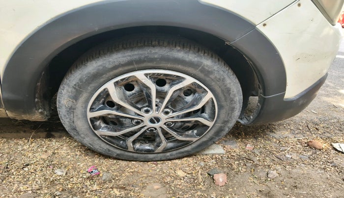 2015 Renault Lodgy 110 PS RXZ, Diesel, Manual, 1,65,222 km, tyre