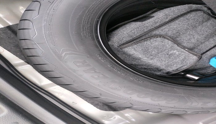 2025 KIA SELTOS HTX IVT, Petrol, Automatic, 10,232 km, tyre