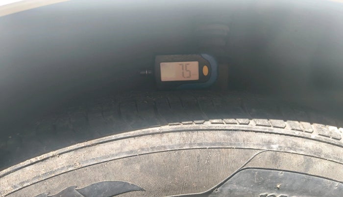 2012 Maruti Swift Dzire LXI, Petrol, Manual, 65,050 km, tyre