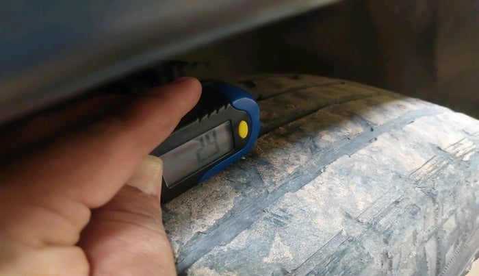 2003 Mahindra Scorpio 2.6 DX, Diesel, Manual, 1,86,241 km, tyre