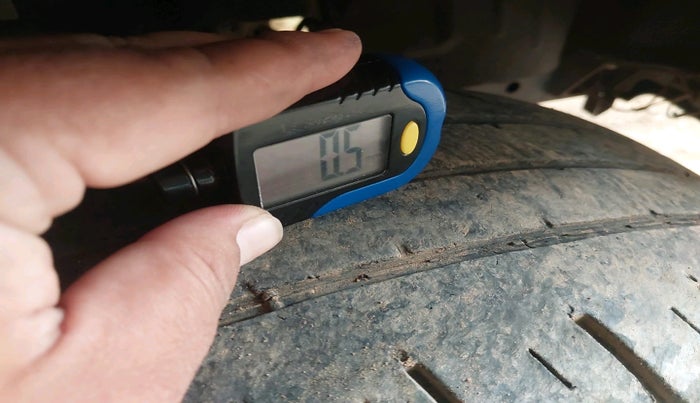 2003 Mahindra Scorpio 2.6 DX, Diesel, Manual, 1,86,241 km, tyre