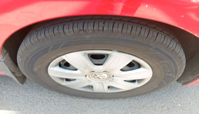 2010 Volkswagen Polo TRENDLINE 1.2L PETROL, CNG, Manual, 1,28,497 km, tyre